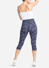Load image into Gallery viewer, Talia Cropped Capri Shaping Legging - Cotton Stretch - Yummie