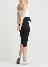 Load image into Gallery viewer, Talia Cropped Capri Shaping Legging - Cotton Stretch - Yummie