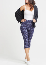 Load image into Gallery viewer, Talia Cropped Capri Shaping Legging - Cotton Stretch - Yummie