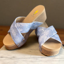 Load image into Gallery viewer, Riverside - gold or blue - Very Volatile