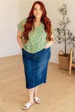 Load image into Gallery viewer, Anywhere We Go Flutter Sleeve Top in Blue Combo -Online Exclusive