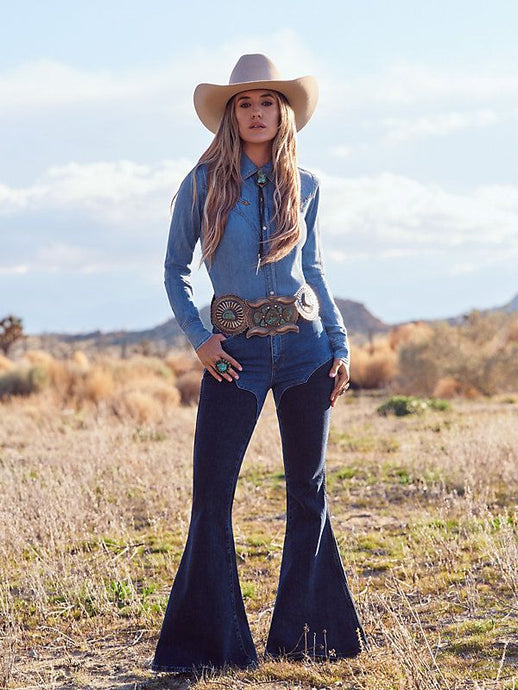 Lainey Wilson - Two Tonal Flare - Wrangler