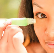Load image into Gallery viewer, Roll Model Brightening Eye Serum - Patchology