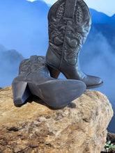 Load image into Gallery viewer, Wagon Wheel Boot Black - Very Volatile
