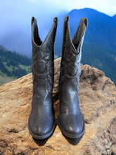 Load image into Gallery viewer, Wagon Wheel Boot Black - Very Volatile