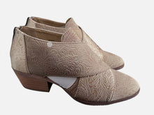 Load image into Gallery viewer, Glossy Bootie