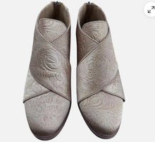 Load image into Gallery viewer, Glossy Bootie