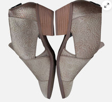 Load image into Gallery viewer, Glossy Bootie