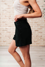 Load image into Gallery viewer, Mind Over Matter Pleated Shorts in Black - Hyfve