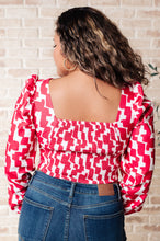 Load image into Gallery viewer, Zola Zip Up Abstract Print Crop Top in Magenta