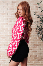 Load image into Gallery viewer, Zola Zip Up Abstract Print Crop Top in Magenta