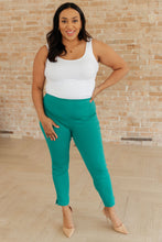 Load image into Gallery viewer, Magic Ankle Crop Skinny Pants in Kelly Green