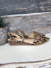 Load image into Gallery viewer, Clesta - Chinese Laundry Mini Wedge